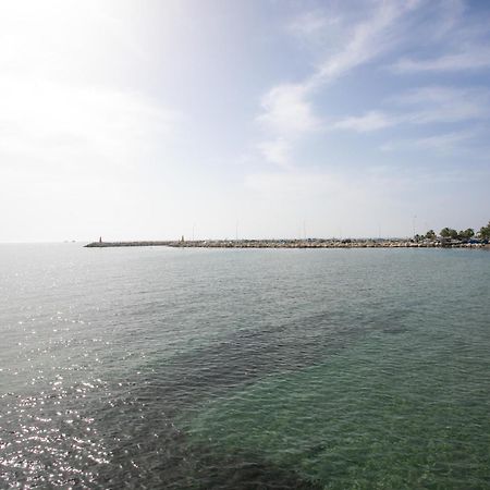 Palmove Luxurious Beachfront Apt Ларнака Экстерьер фото