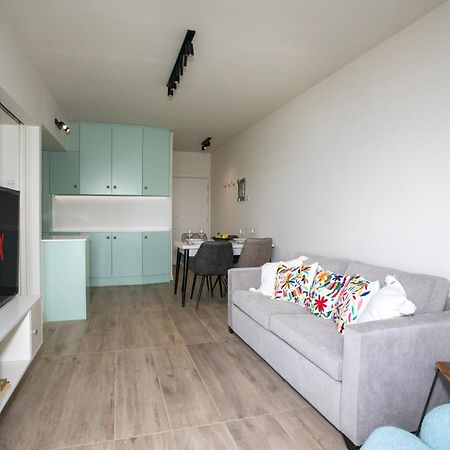 Palmove Luxurious Beachfront Apt Ларнака Экстерьер фото