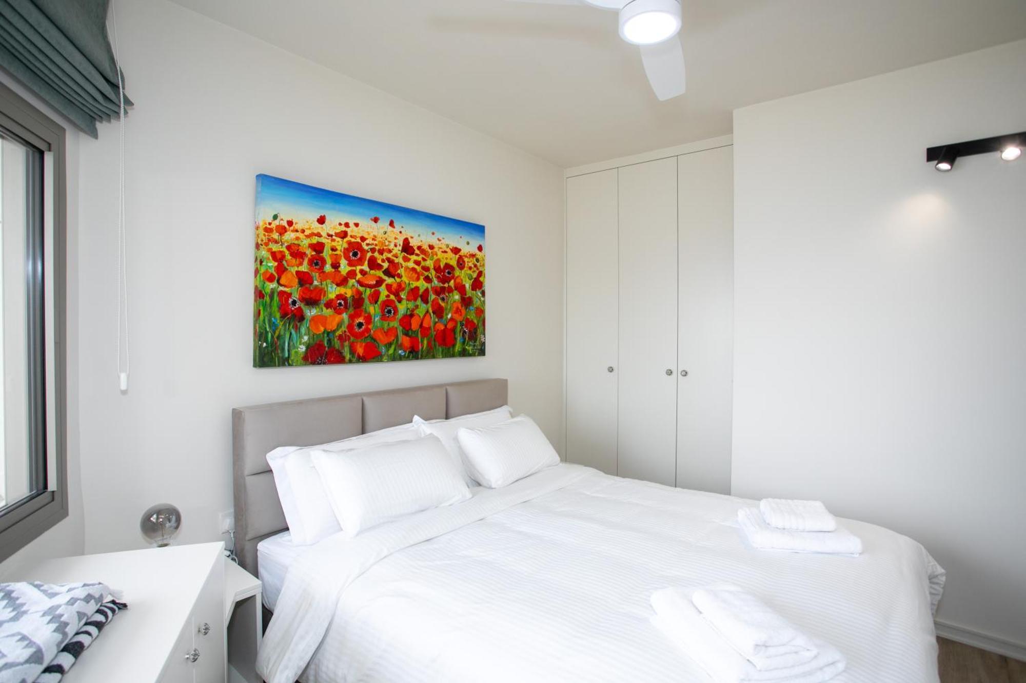 Palmove Luxurious Beachfront Apt Ларнака Экстерьер фото