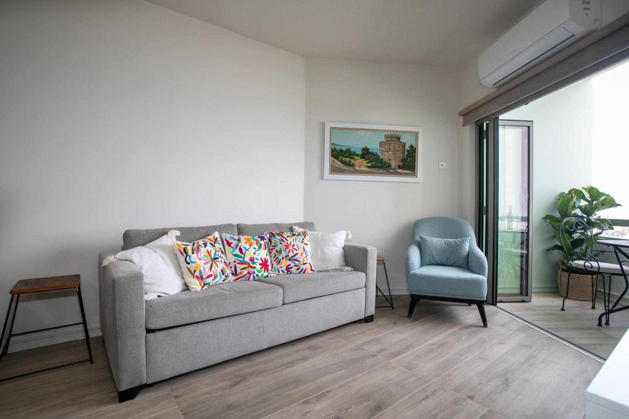 Palmove Luxurious Beachfront Apt Ларнака Экстерьер фото