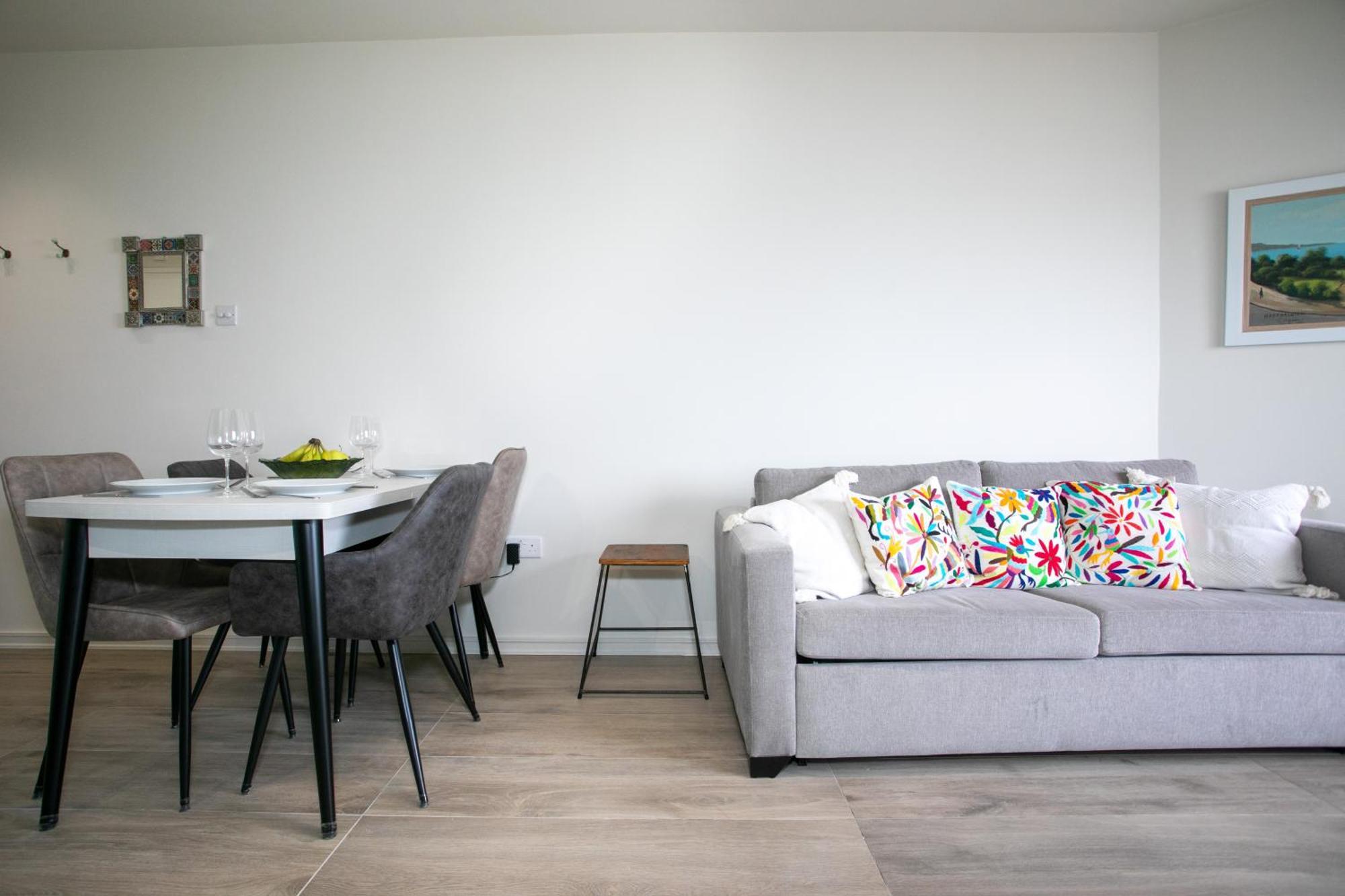 Palmove Luxurious Beachfront Apt Ларнака Экстерьер фото