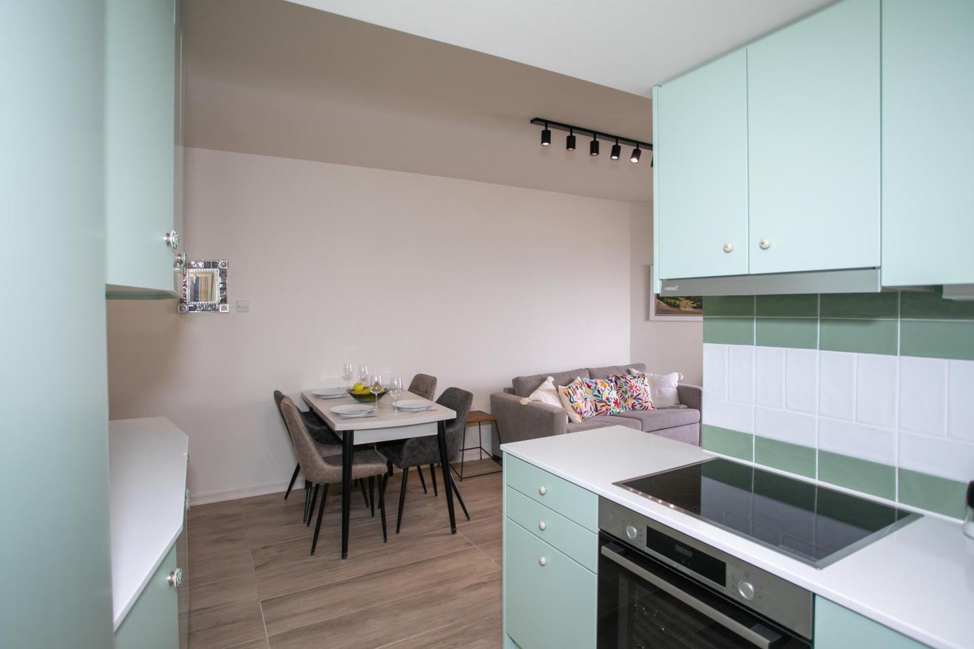 Palmove Luxurious Beachfront Apt Ларнака Экстерьер фото